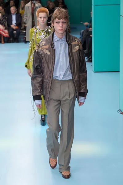 Look 11